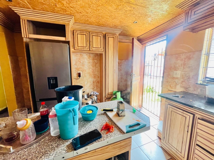 3 Bedroom Property for Sale in Molifi Tau Kloof Free State